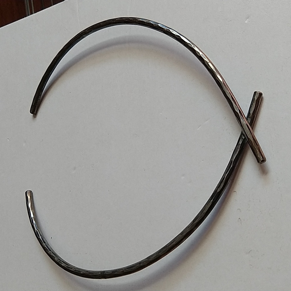 Designer trademark collar necklace silver tone